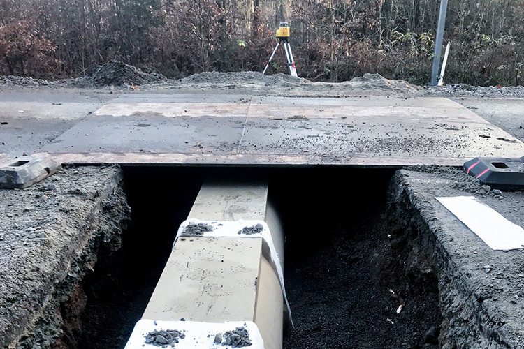 Installation av grodtunnel i marken.