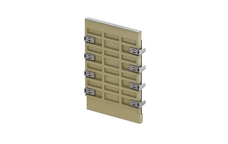 Rektangulär beige platta med fyra horisontella metallfästen.