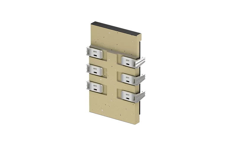 Rektangulär beige platta med tre stålkanter på vardera långsida.